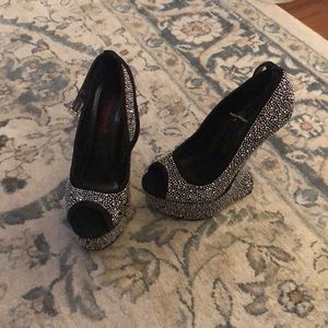 Black sparkly wedges!